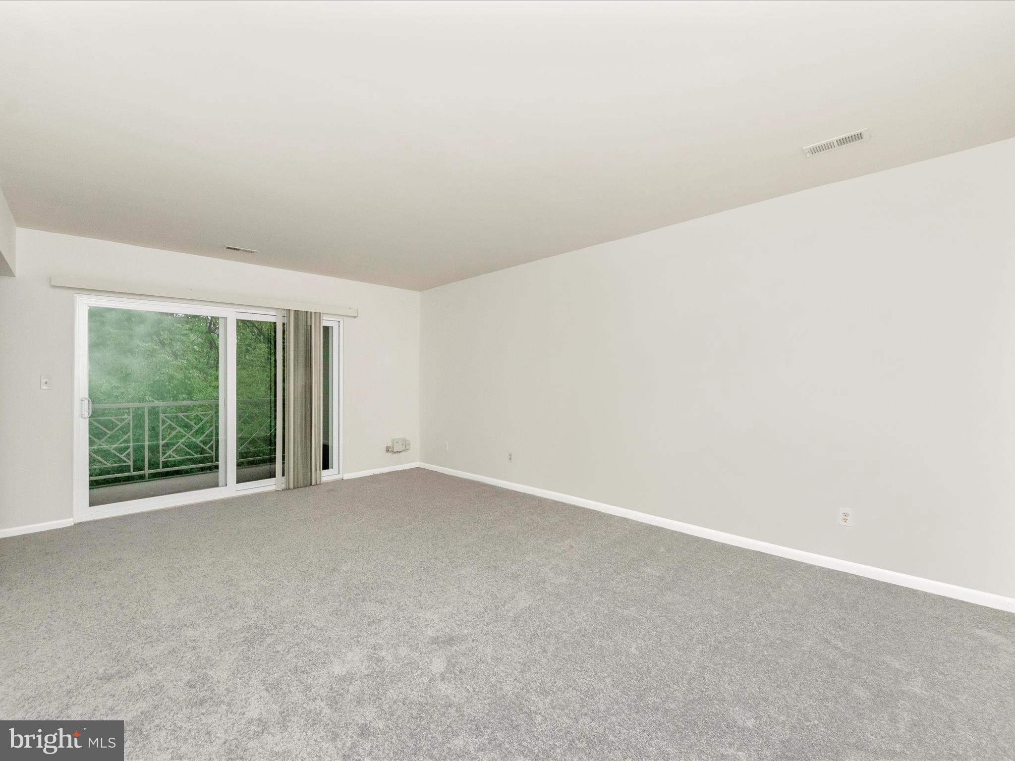 102 Castletown Road, Unit 202 Lutherville-Timonium, MD 21093 - Photo 21 of 48 Living Room