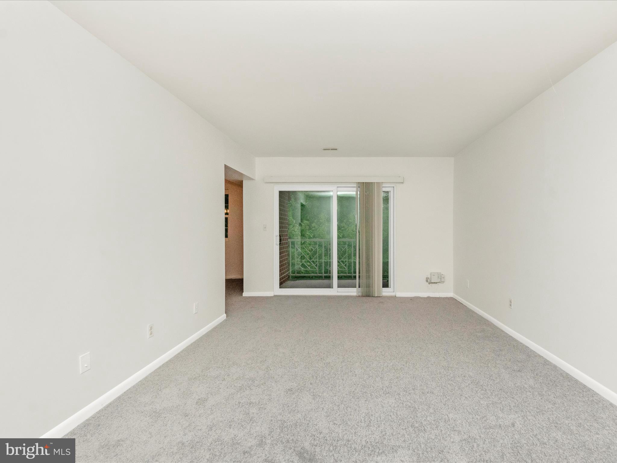 102 Castletown Road, Unit 202 Lutherville-Timonium, MD 21093 - Photo 22 of 48 Living Room