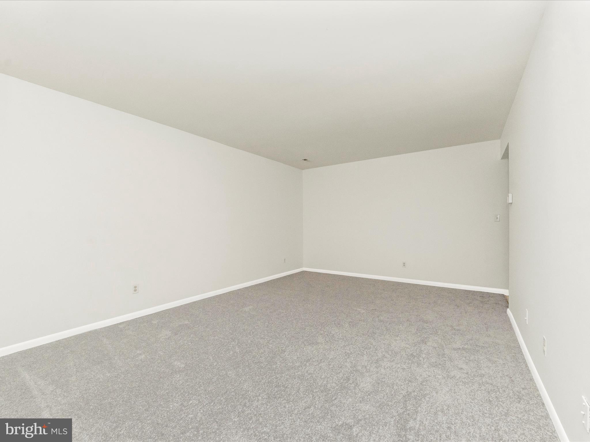 102 Castletown Road, Unit 202 Lutherville-Timonium, MD 21093 - Photo 23 of 48 Living Room