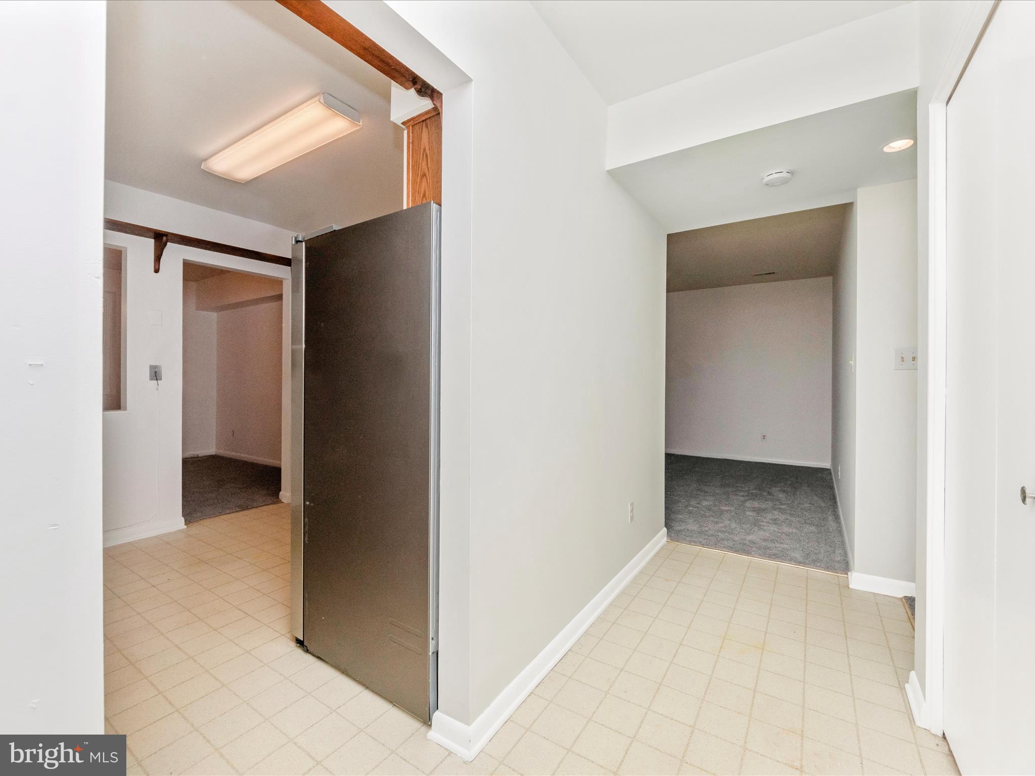 102 Castletown Road, Unit 202 Lutherville-Timonium, MD 21093 - Photo 8 of 48 Foyer