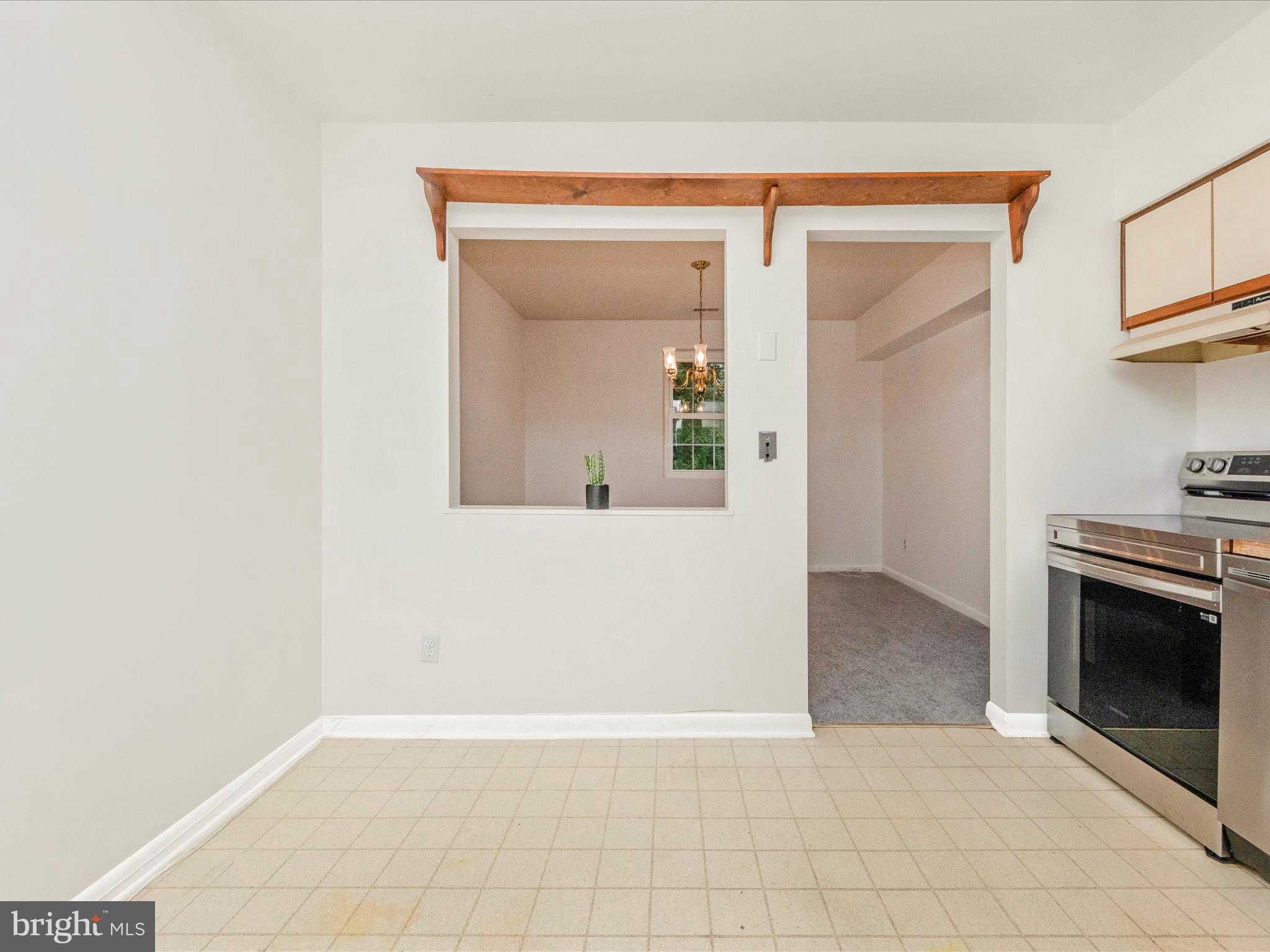 102 Castletown Road, Unit 202 Lutherville-Timonium, MD 21093 - Photo 10 of 48 Kitchen