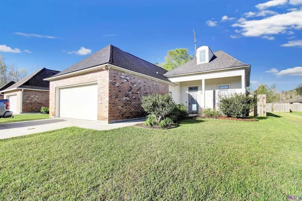 $290,000 | 27955 Meadow Hill Lane, Denham Springs, LA 70726