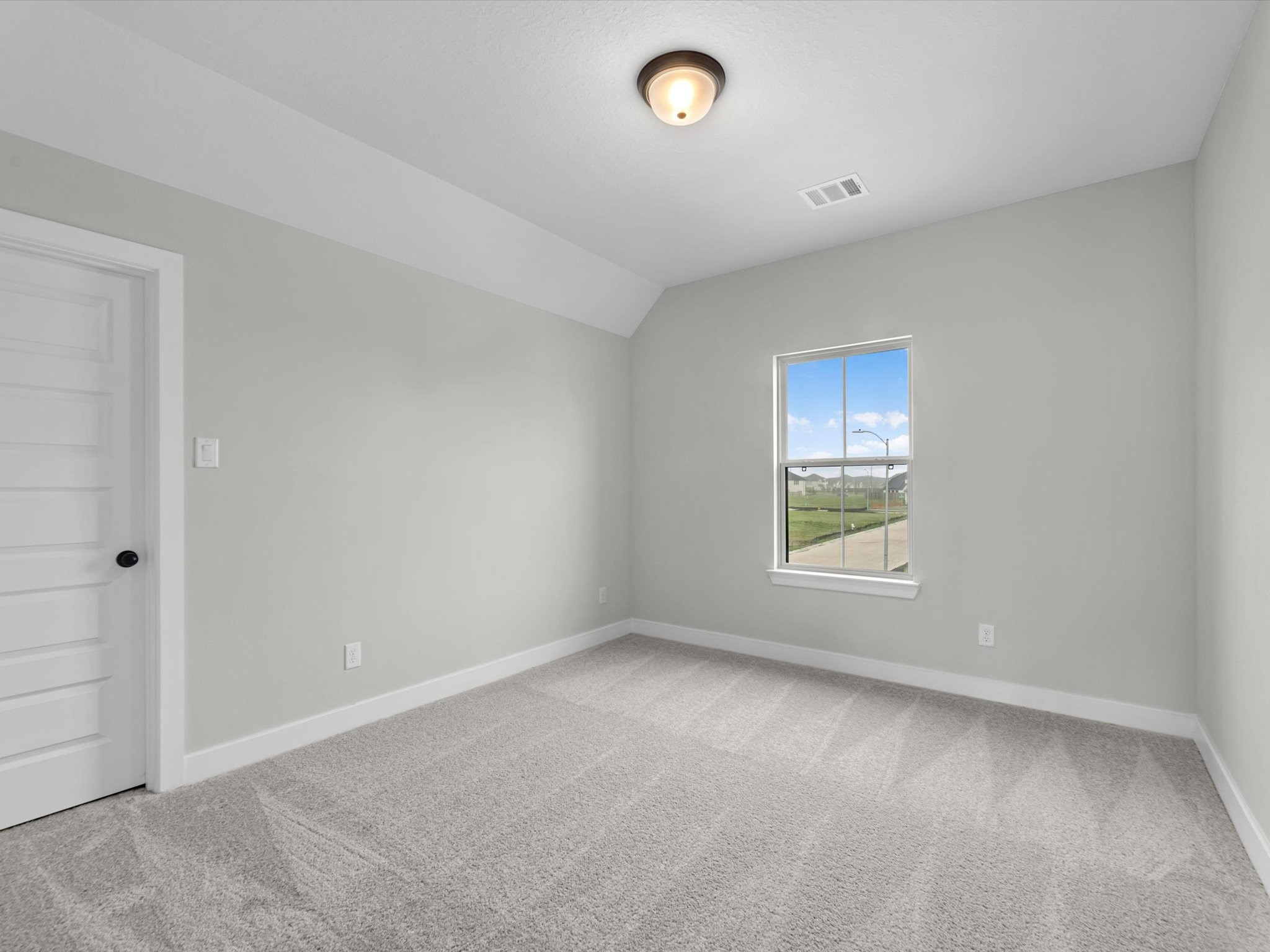 5023 McKinney Rdg Trail Rosenberg, TX 77471 - Photo 21 of 27 an empty room with a window