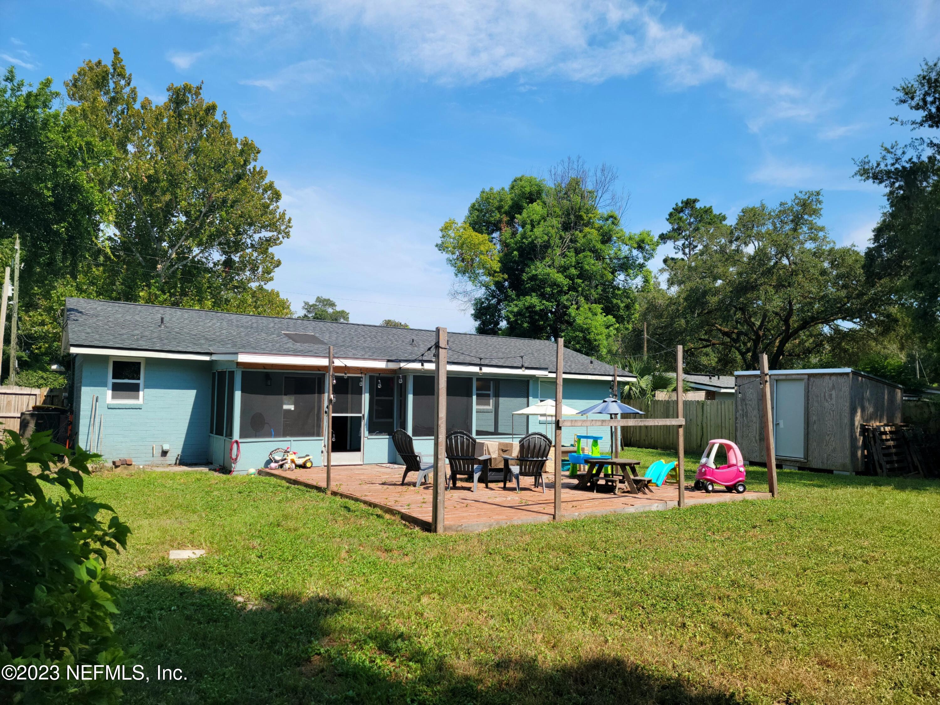 5452 Community Road Jacksonville, FL 32207 - Photo 22 of 23 a view of a house with backyard and porch