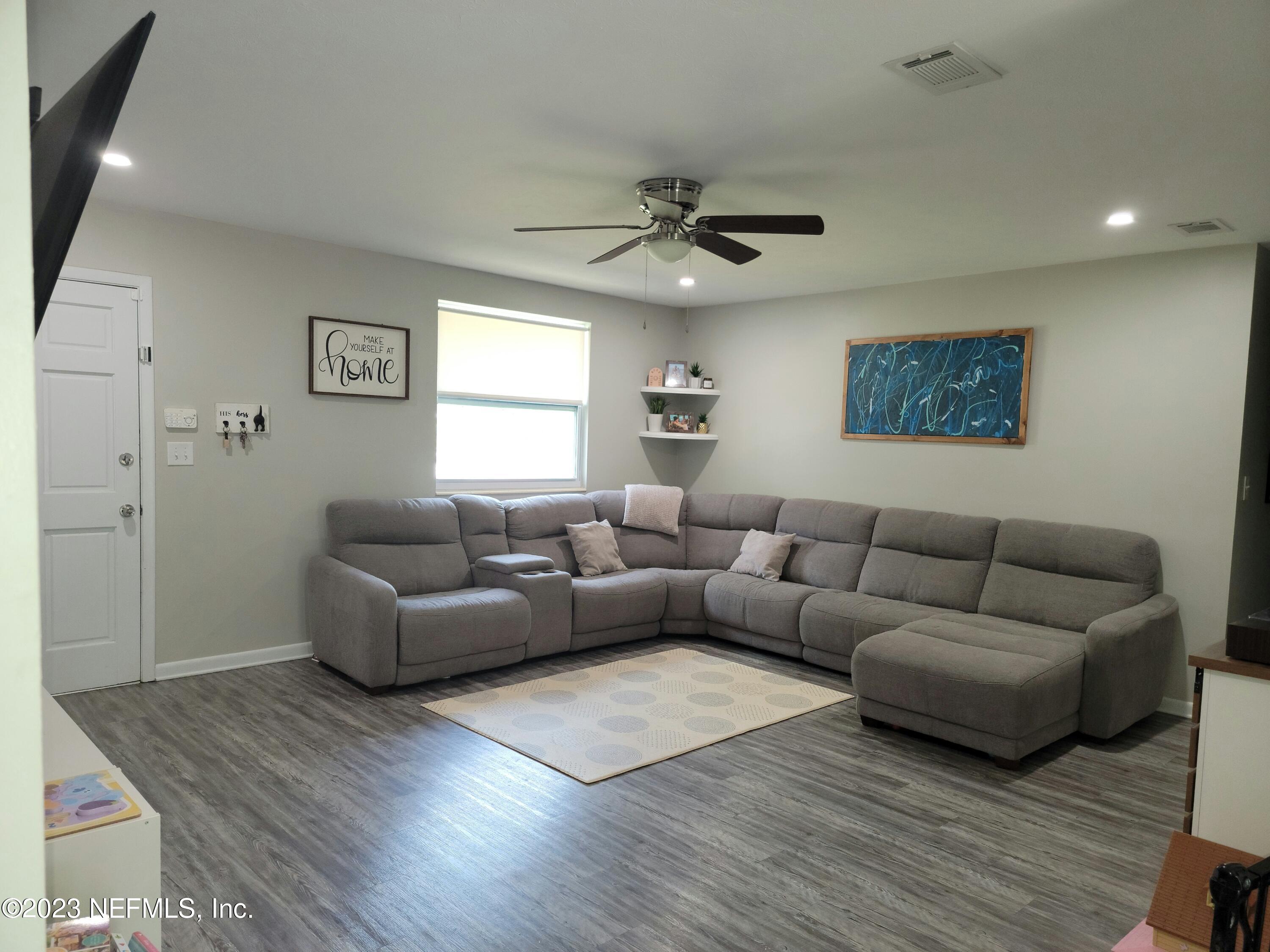 5452 Community Road Jacksonville, FL 32207 - Photo 3 of 23 a living room with furniture and a wooden floor