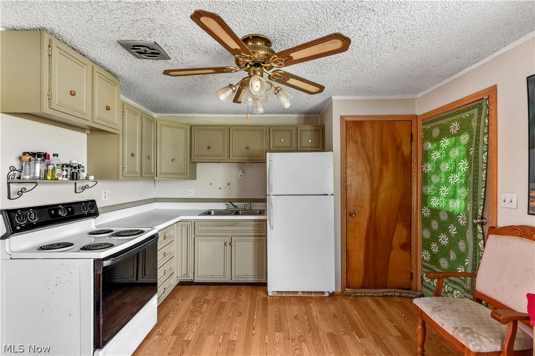 2747 Randolph Road Mogadore, OH 44260 - Photo 13 of 31 Kitchen with Door to Porch