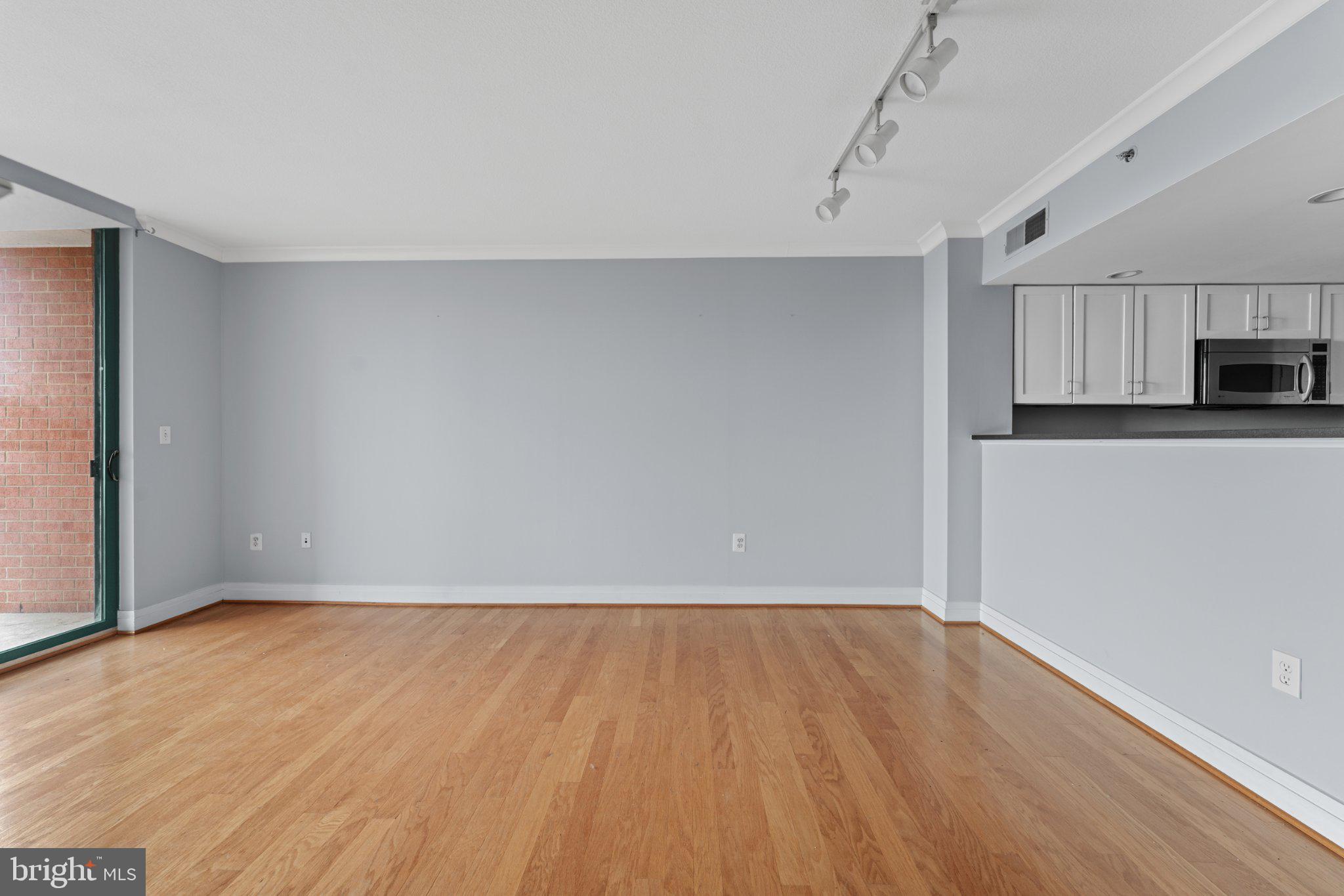 414 Water Street, Unit 1306 Baltimore, MD 21202 - Photo 11 of 29 Spacious, light-filled living area.