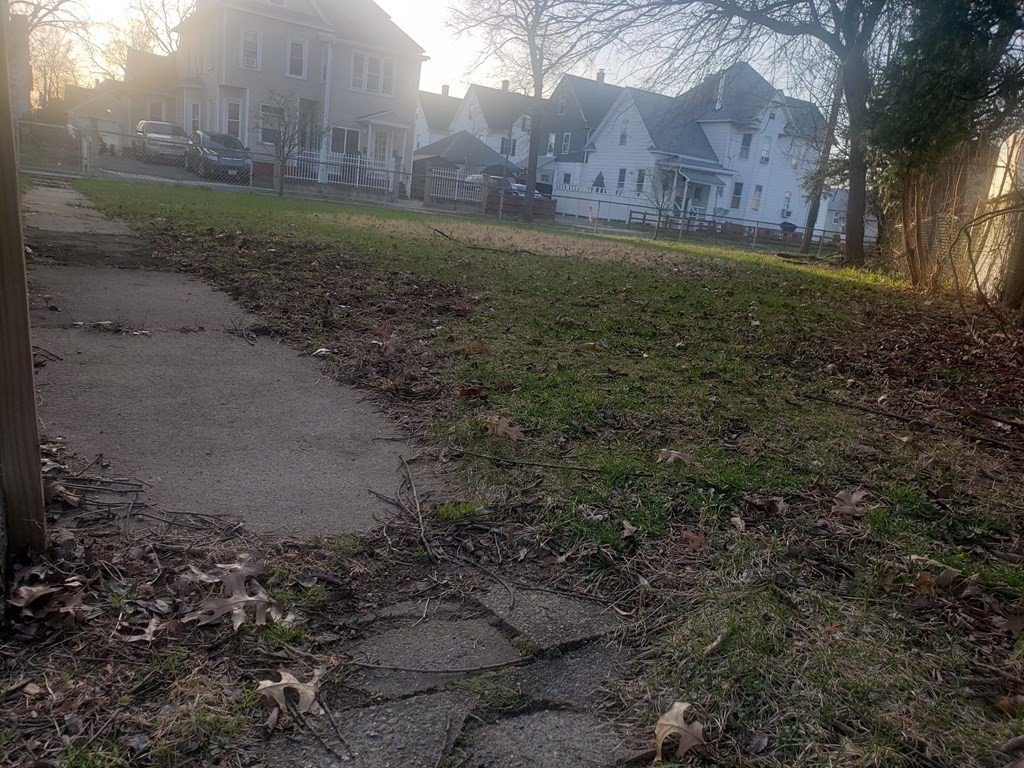 19 Wareham Street Springfield, MA 01108 - Photo 25 of 25 a view of a yard with a house