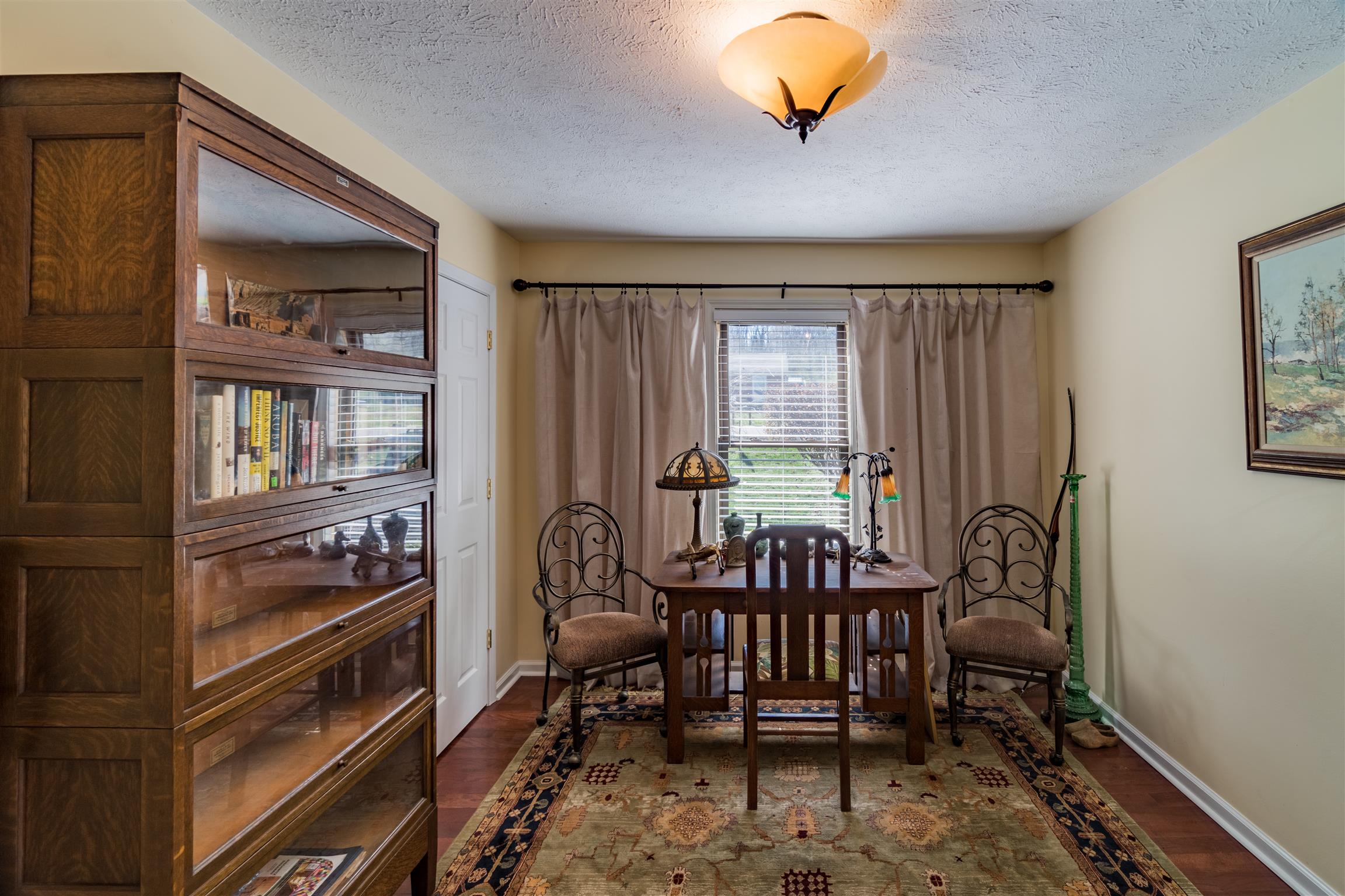 291 Mayhew Road Clarksville, TN 37040 - Photo 8 of 30 a room with furniture