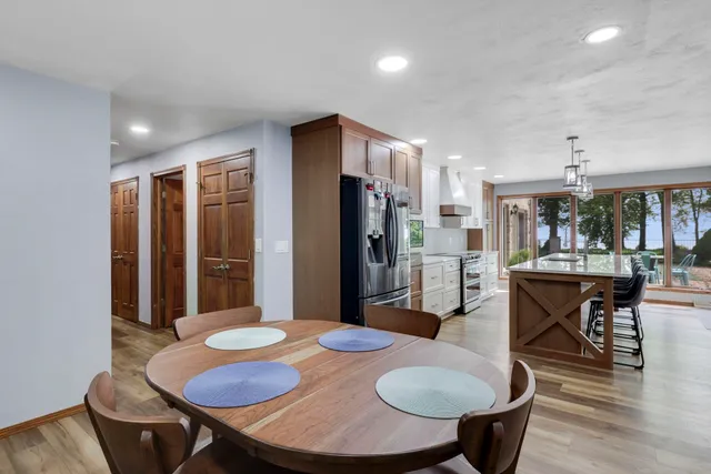 $1,200,000 | 6500 East Decorah Avenue, Oshkosh, WI 54902