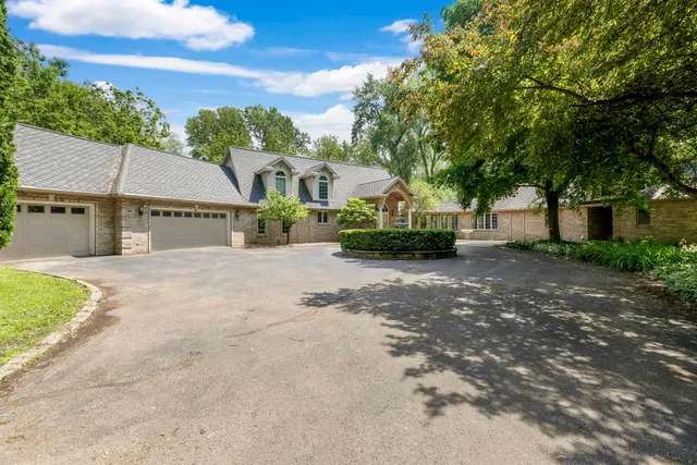 $1,200,000 | 6500 East Decorah Avenue, Oshkosh, WI 54902