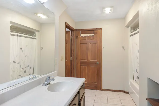 $1,200,000 | 6500 East Decorah Avenue, Oshkosh, WI 54902