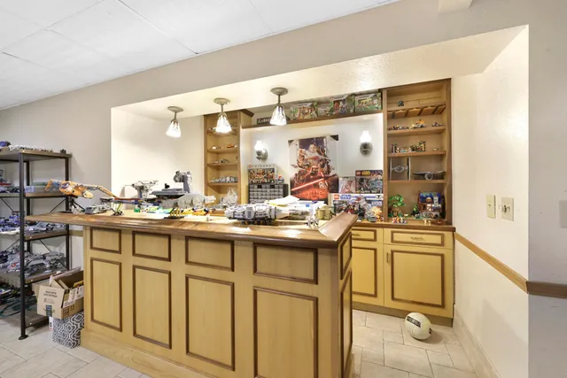 $1,200,000 | 6500 East Decorah Avenue, Oshkosh, WI 54902