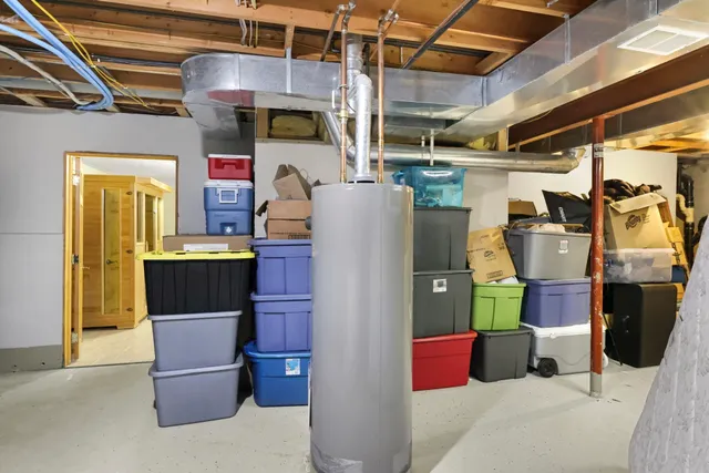 $1,200,000 | 6500 East Decorah Avenue, Oshkosh, WI 54902