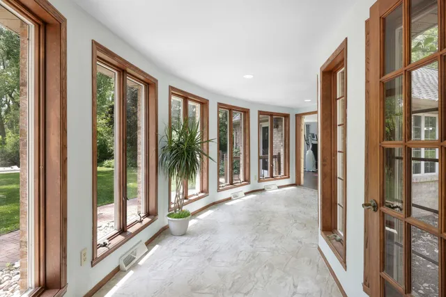 $1,200,000 | 6500 East Decorah Avenue, Oshkosh, WI 54902