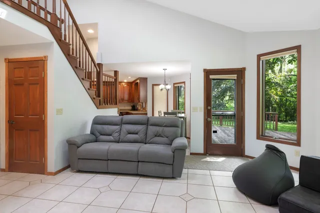 $1,200,000 | 6500 East Decorah Avenue, Oshkosh, WI 54902