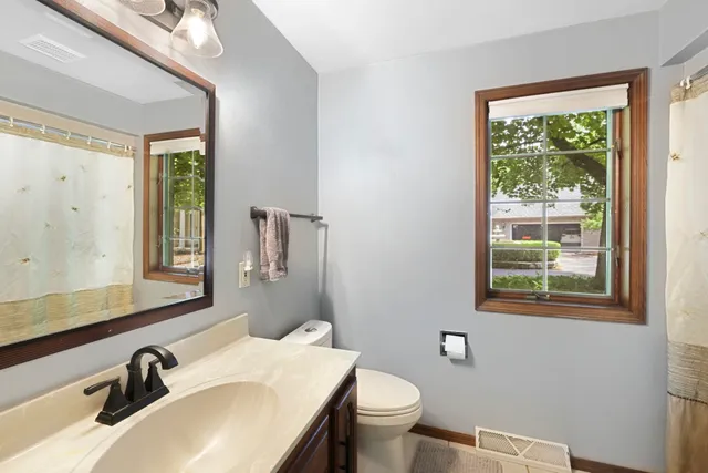 $1,200,000 | 6500 East Decorah Avenue, Oshkosh, WI 54902