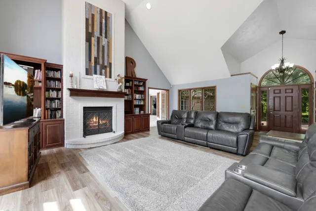 $1,200,000 | 6500 East Decorah Avenue, Oshkosh, WI 54902