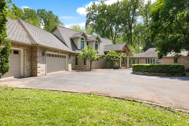 $1,200,000 | 6500 East Decorah Avenue, Oshkosh, WI 54902