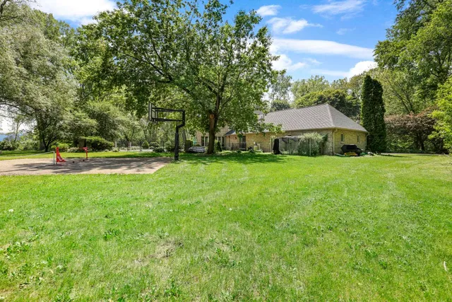 $1,200,000 | 6500 East Decorah Avenue, Oshkosh, WI 54902