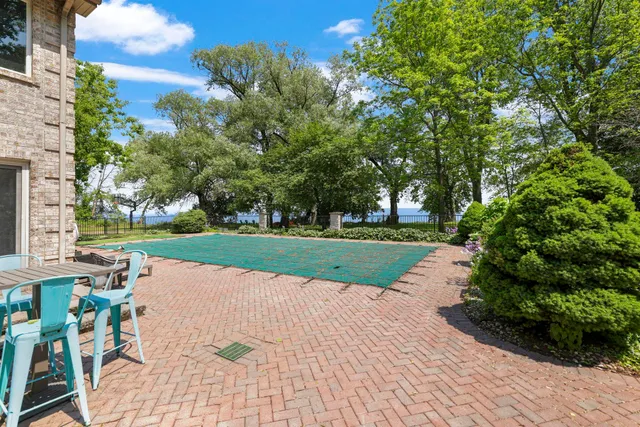 $1,200,000 | 6500 East Decorah Avenue, Oshkosh, WI 54902