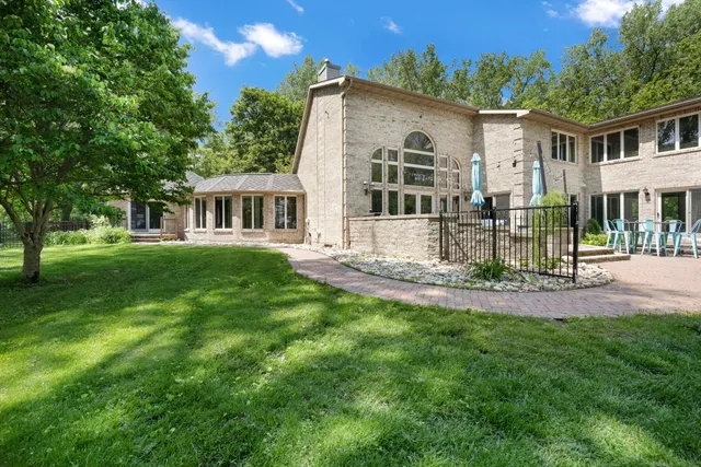 $1,200,000 | 6500 East Decorah Avenue, Oshkosh, WI 54902