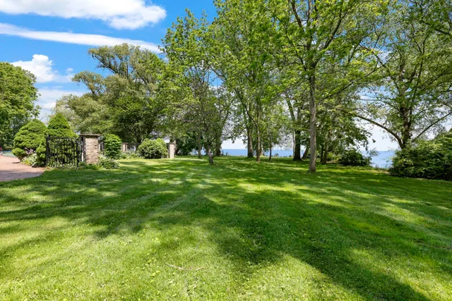 $1,200,000 | 6500 East Decorah Avenue, Oshkosh, WI 54902