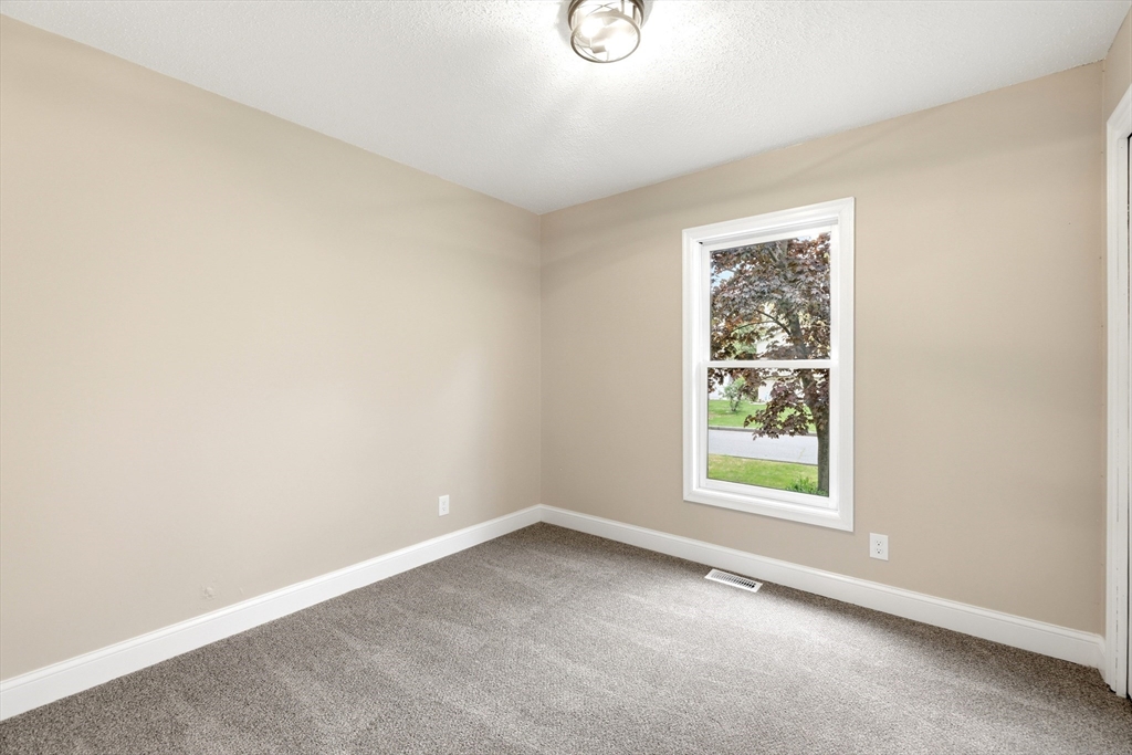 42 Amos Drive Springfield, MA 01118 - Photo 10 of 37