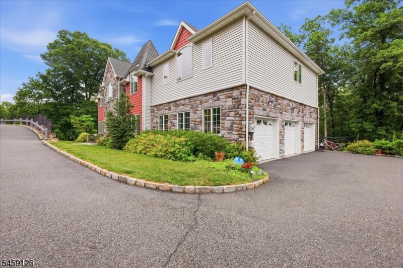 18 Puddingstone Road Morris Plains, NJ 07950 - Photo 2 of 43 Gallery Image 2