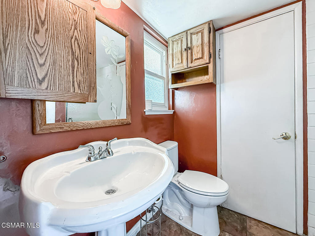 1191 Roldan Avenue Simi Valley, CA 93065 - Photo 12 of 29 fGuest Bath1