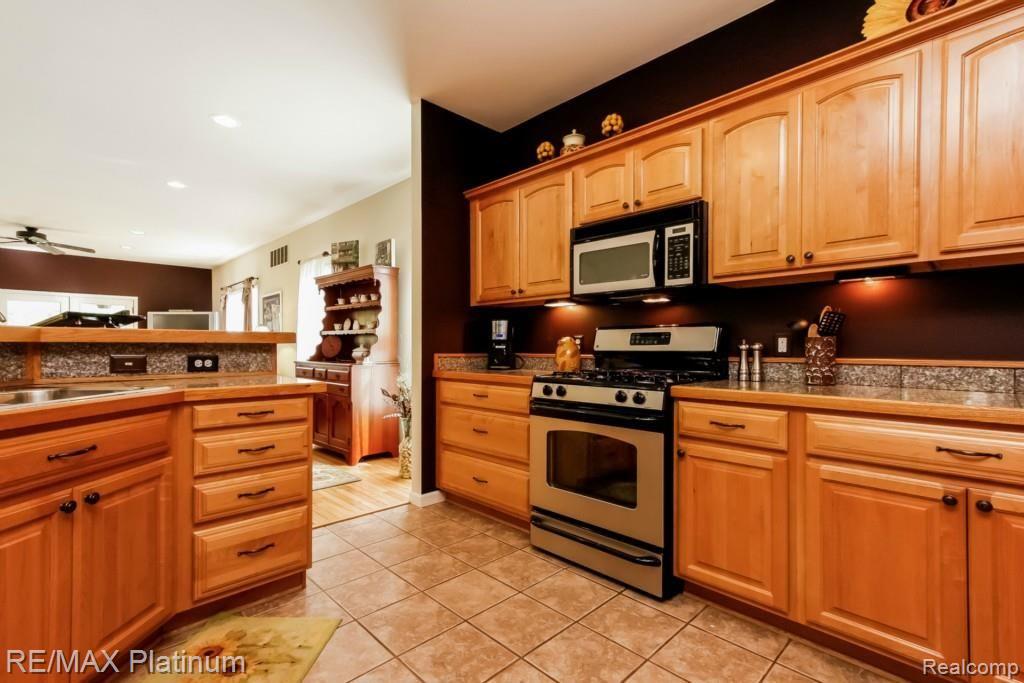 9033 Riverside Drive Brighton, MI 48116 - Photo 37 of 90 023-Kitchen-1933169-medium.jpg