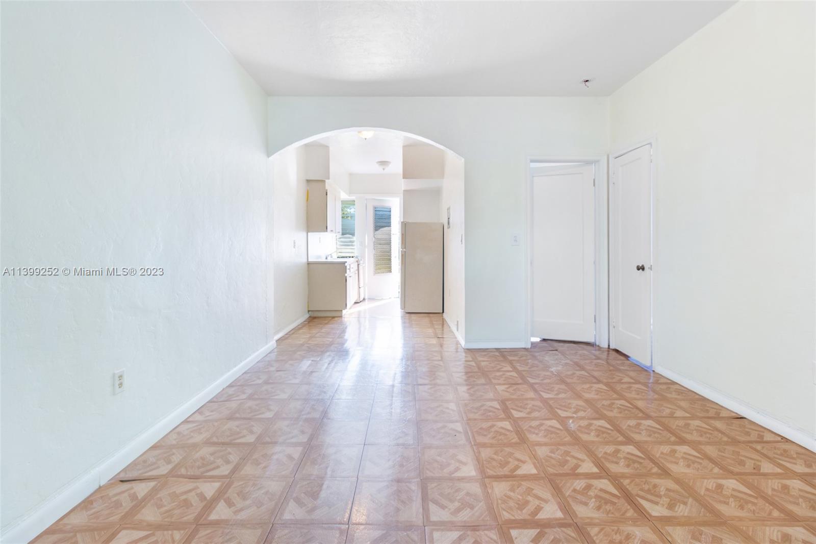 835 Alton Road, Unit 18 Miami Beach, FL 33139 - Photo 4 of 13 a view of an empty room