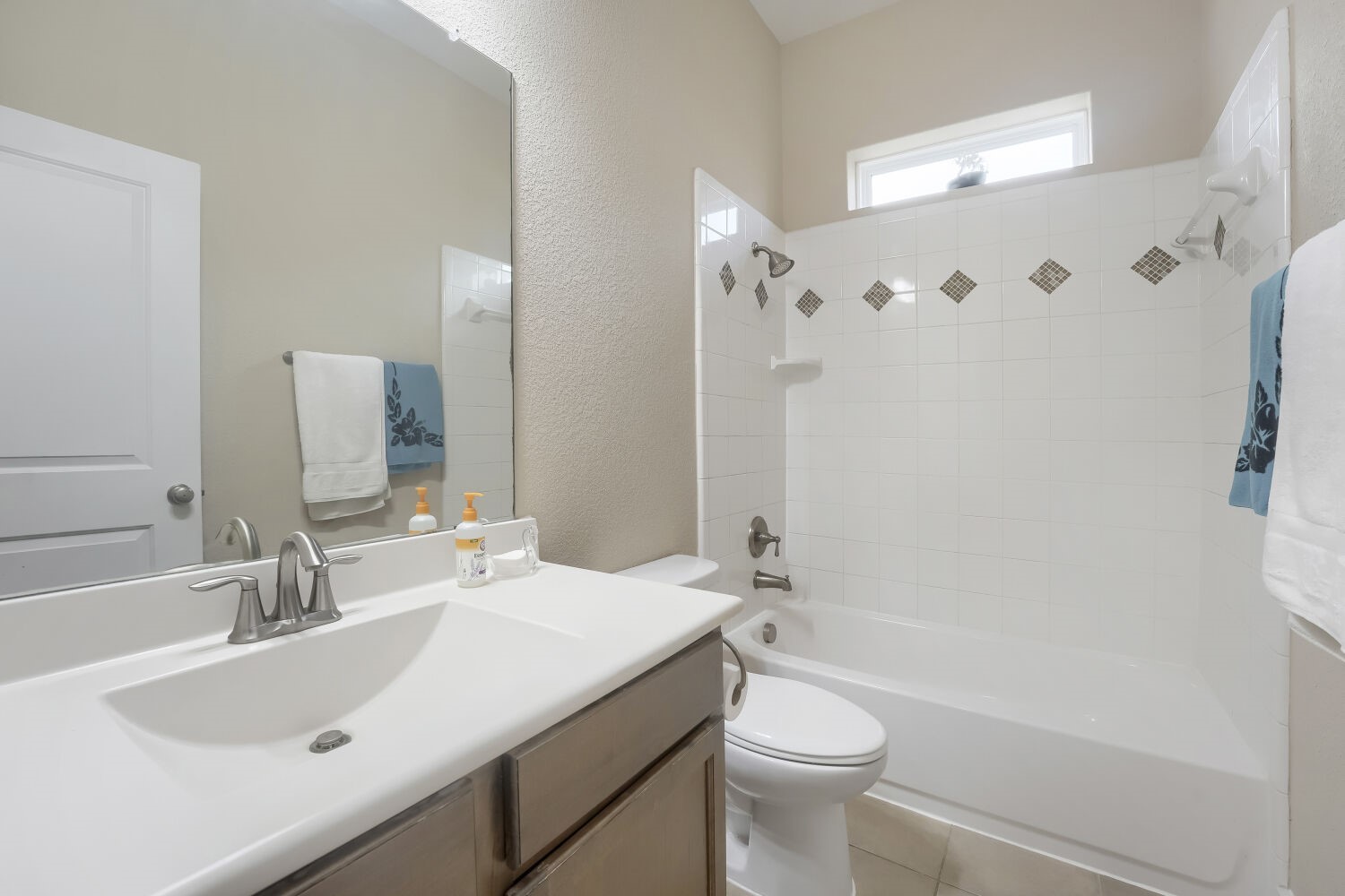 805 Waterfall Way Austin, TX 78753 - Photo 16 of 29 Full Guest Bathroom