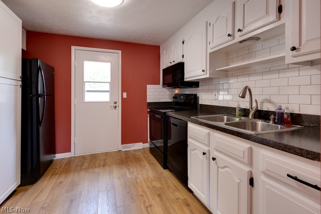 960 Hampton Ridge Drive Akron, OH 44313 - Photo 11 of 22 Step saving and trendy!