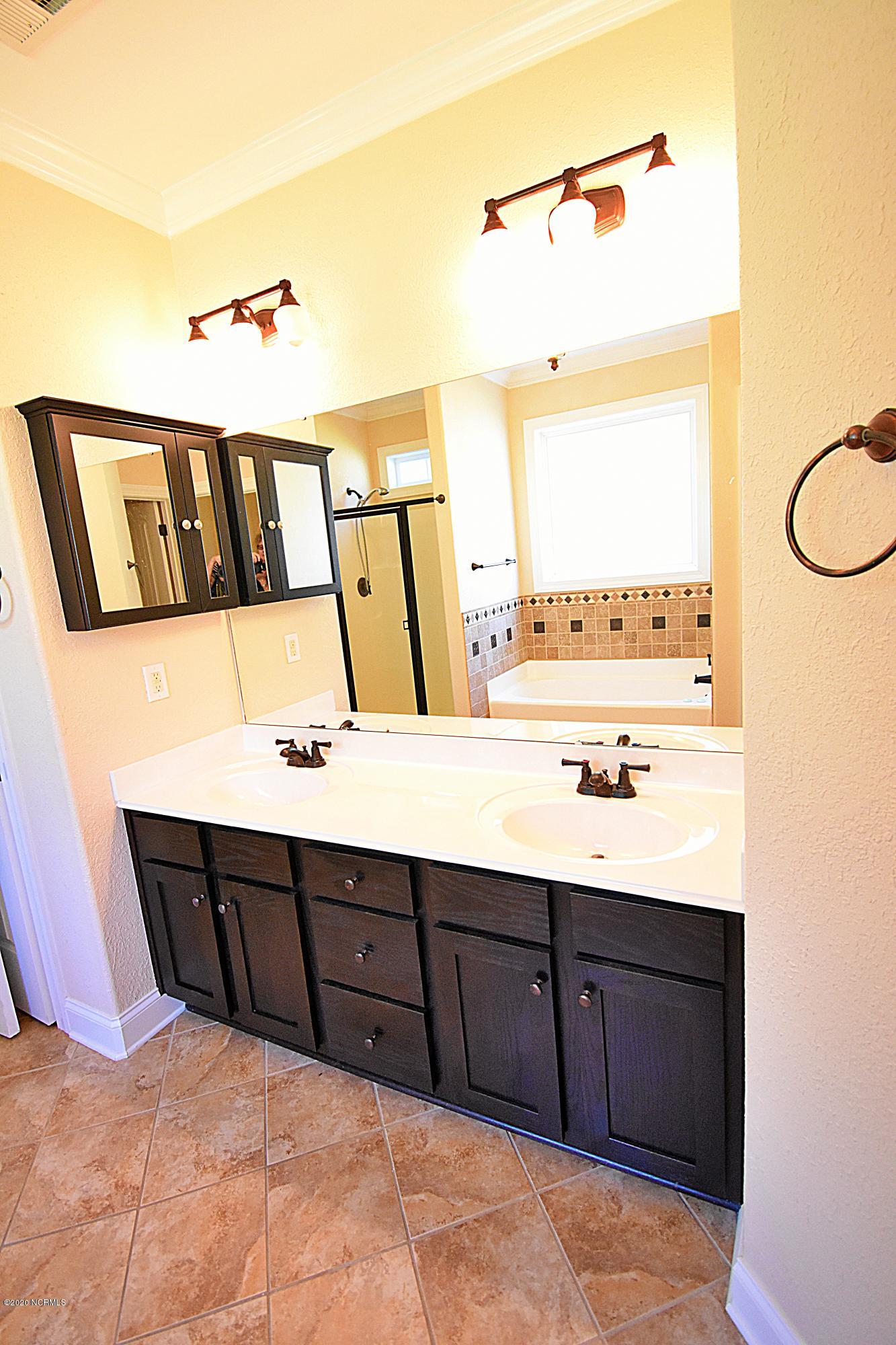 113 Coree Way New Bern, NC 28562 - Photo 18 of 55 Master Bath