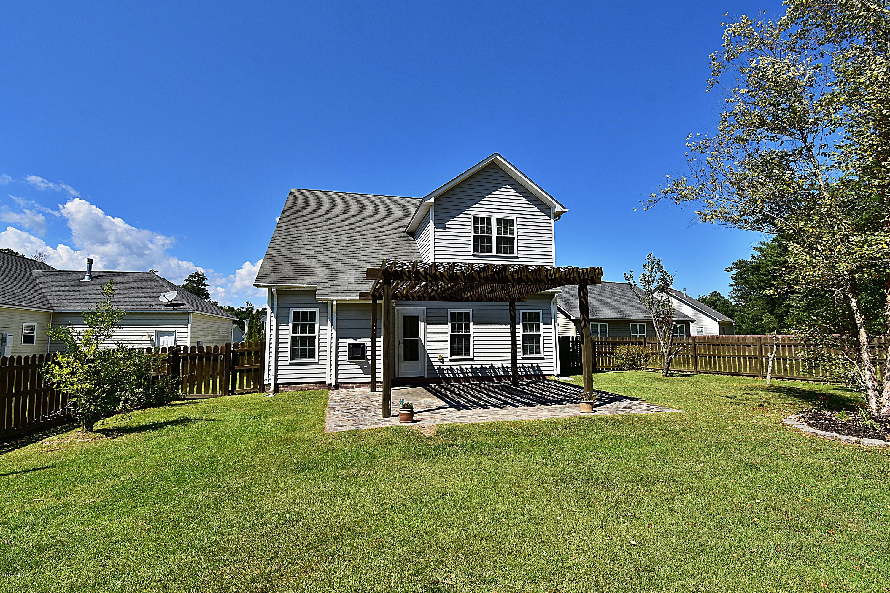 113 Coree Way New Bern, NC 28562 - Photo 3 of 55 Live outdoors under Pergola.