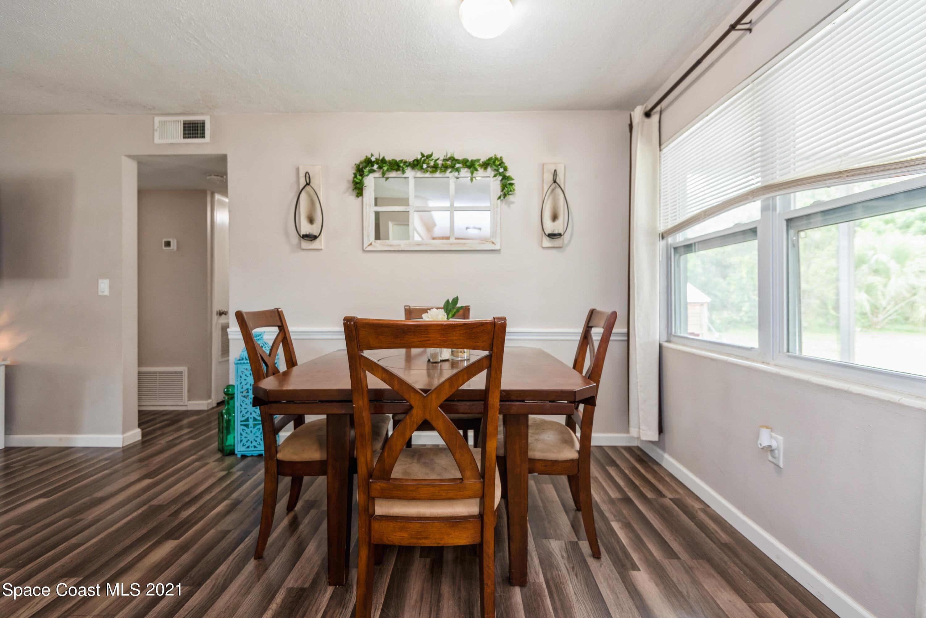 2360 Dolphin Road Titusville, FL 32780 - Photo 11 of 29 Dining/ Nook Area
