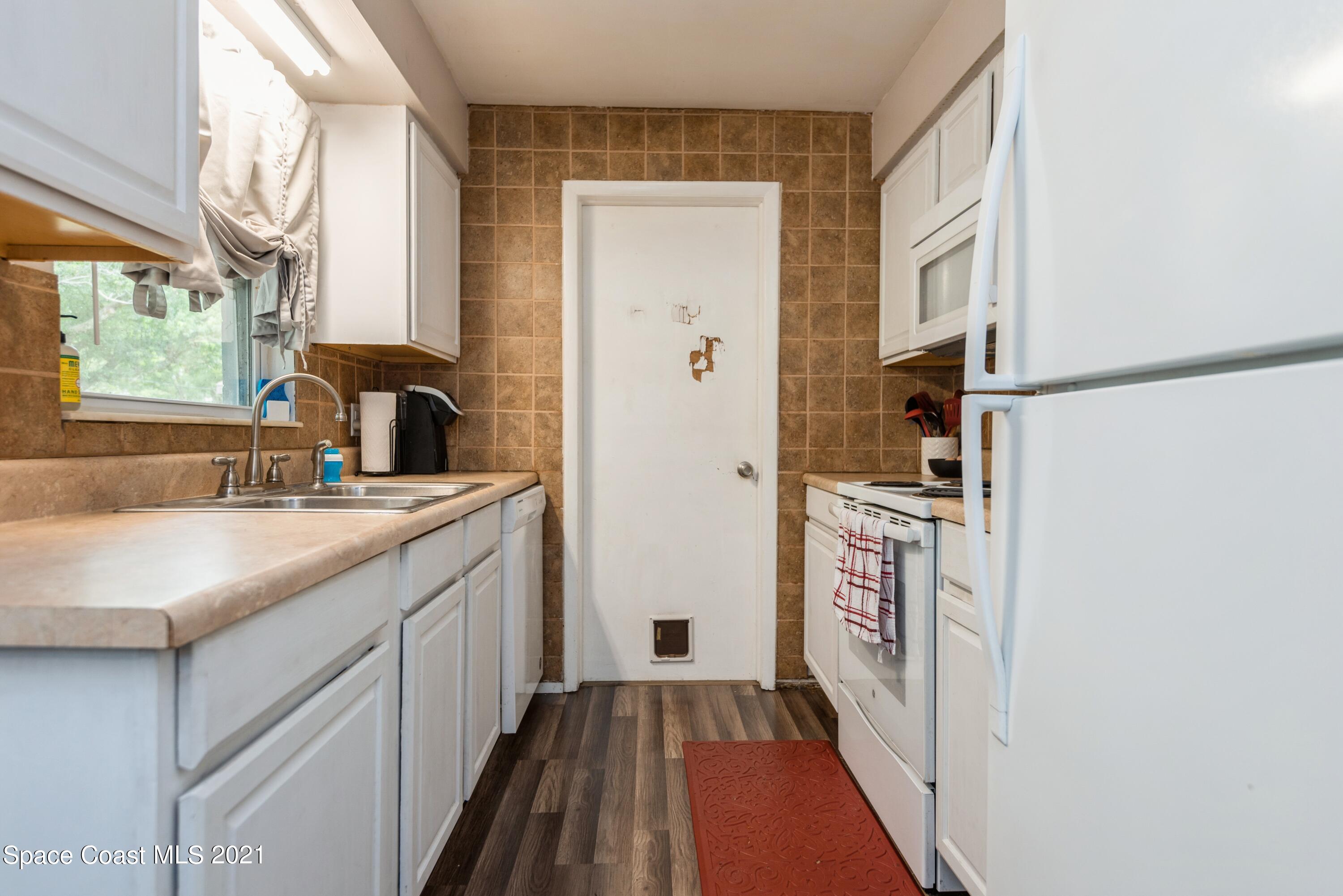 2360 Dolphin Road Titusville, FL 32780 - Photo 12 of 29 Kitchen