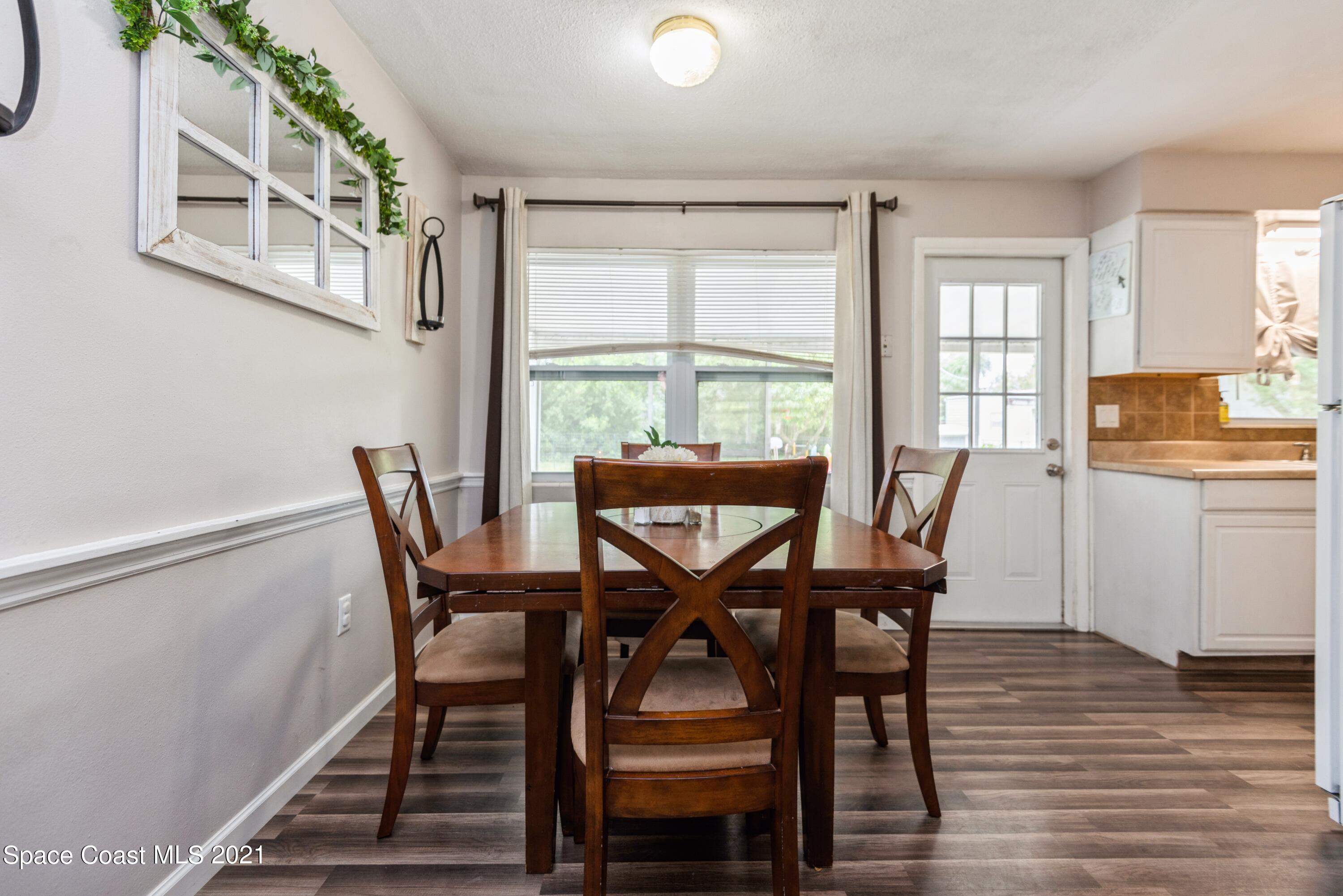2360 Dolphin Road Titusville, FL 32780 - Photo 10 of 29 Dining/ Nook Area