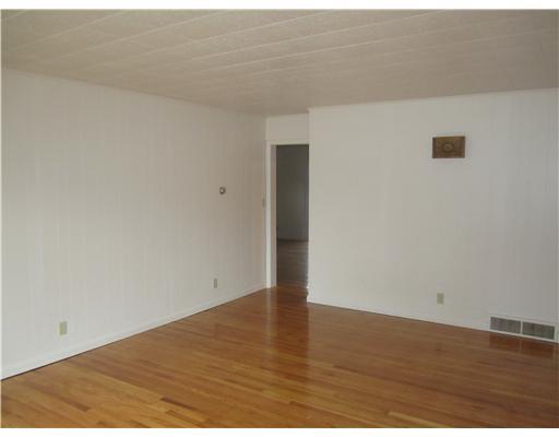 312 Spring Street Harwick, PA 15049 - Photo 3 of 11 Living Room.