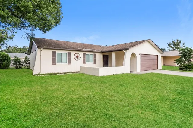 a view of a house with a backyard