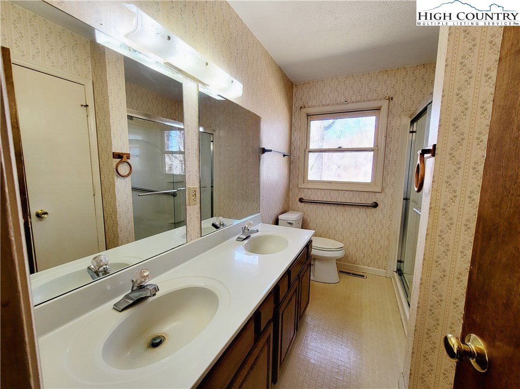 198 Lola Perry Road Zionville, NC 28698 - Photo 8 of 23 Gallery Image 8