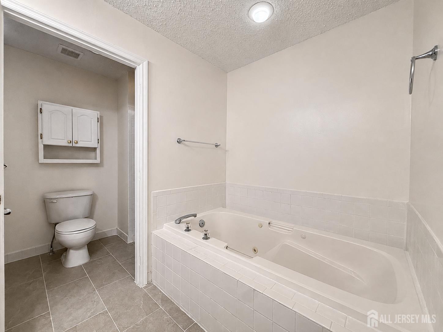151-151 Prestwick Way Edison, NJ 08820 - Photo 17 of 18 Gallery Image 17