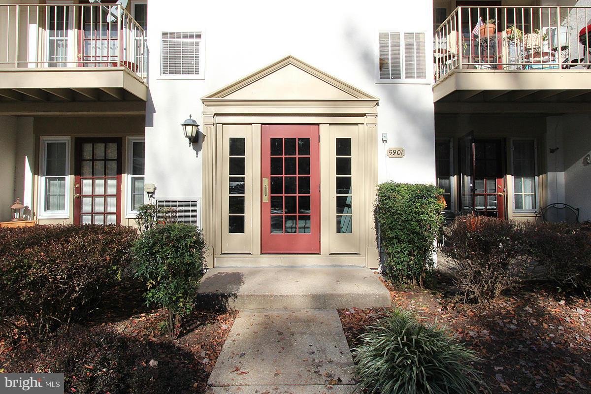 5901 D Kingsford Road, Unit 438 Springfield, VA 22152 - Photo 2 of 30 Exterior (Front)
