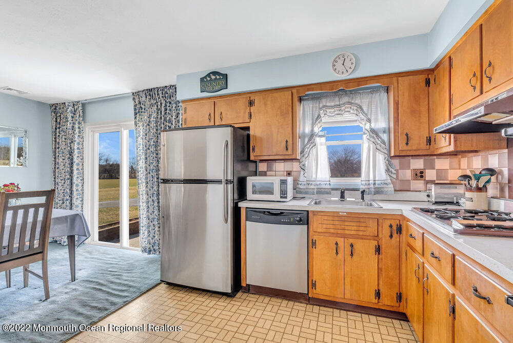 25 Spring Road Millstone Township, NJ 08510 - Photo 12 of 50 015_mjb05180