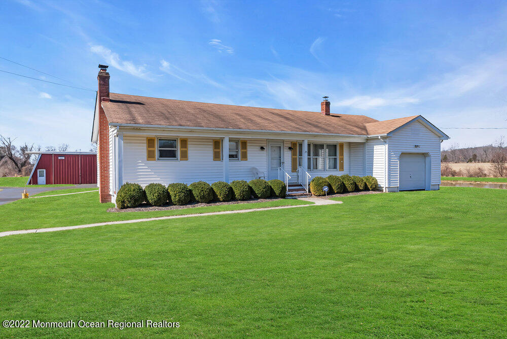 25 Spring Road Millstone Township, NJ 08510 - Photo 3 of 50 003_mjb05085-1_copy