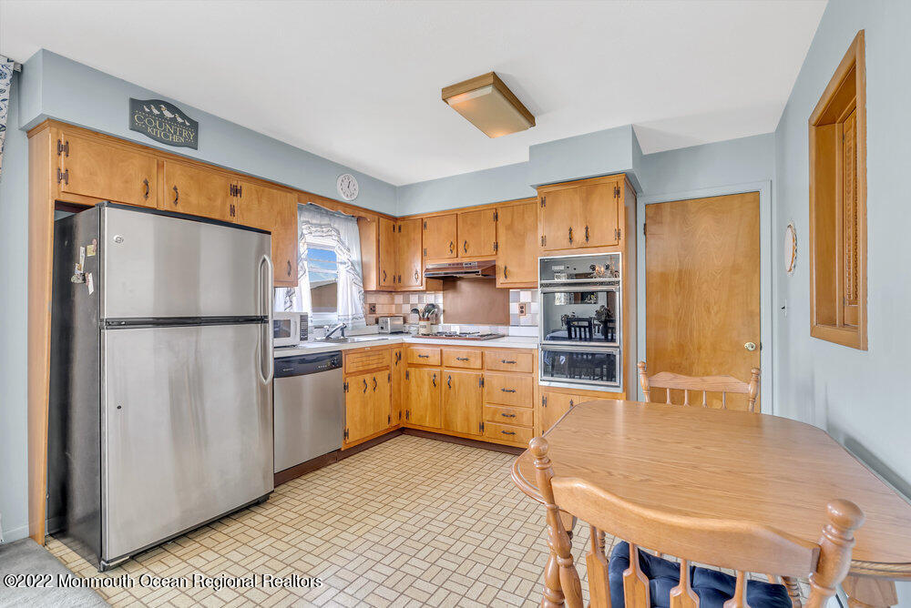 25 Spring Road Millstone Township, NJ 08510 - Photo 9 of 50 012_mjb05165