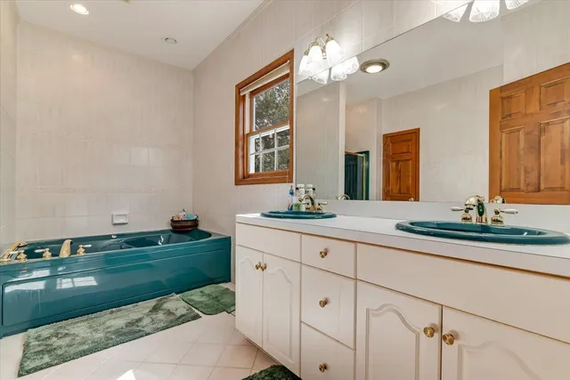 $824,900 | 257 Eastshore Drive, East Stroudsburg, PA 18301