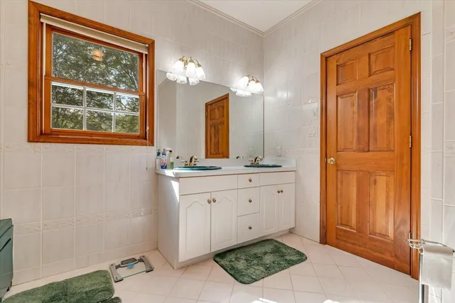 $824,900 | 257 Eastshore Drive, East Stroudsburg, PA 18301