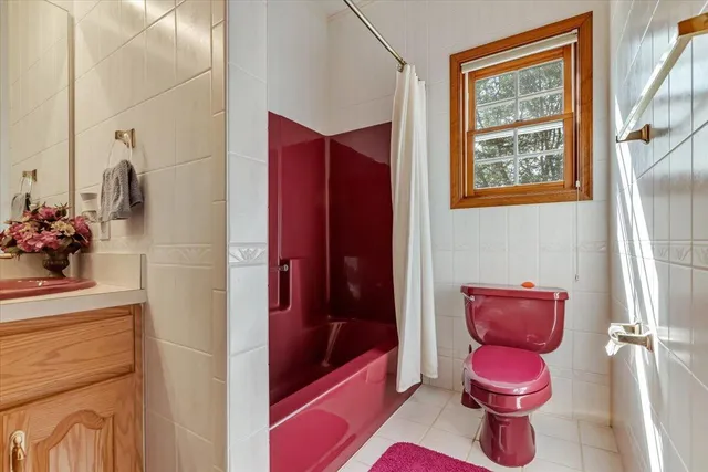 $824,900 | 257 Eastshore Drive, East Stroudsburg, PA 18301